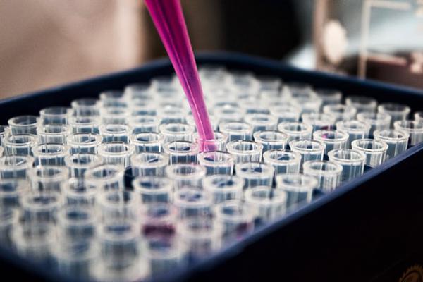 corona vaccine bottols