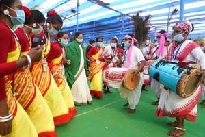Mamata Banerjee dance at falakata