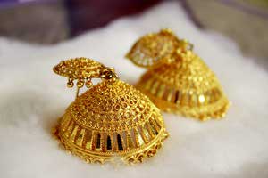 gold earrings