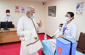 100 crore Vaccination Narendra modi in a hospital