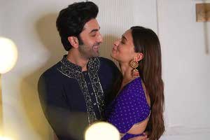 Ranbir Alia hug new