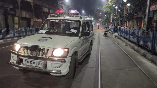 kolkata police car jeep night